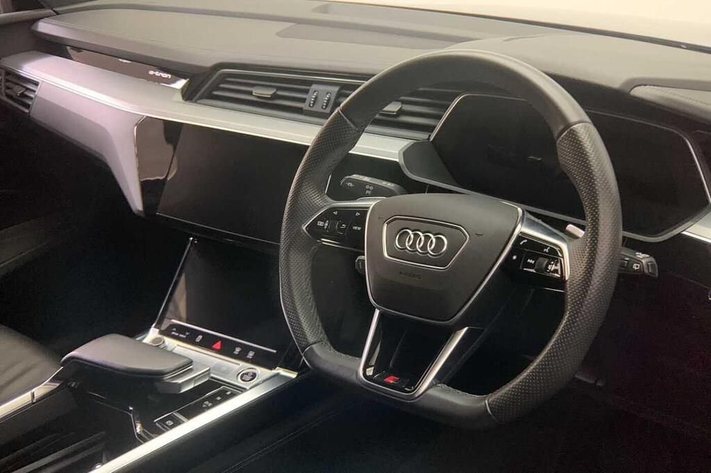 Used Audi e-tron 2023 for sale - 77748444: Photo 7
