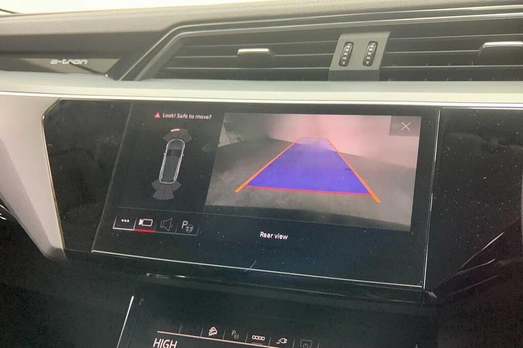 Used Audi e-tron 2022 for sale - 77920399: Photo 10