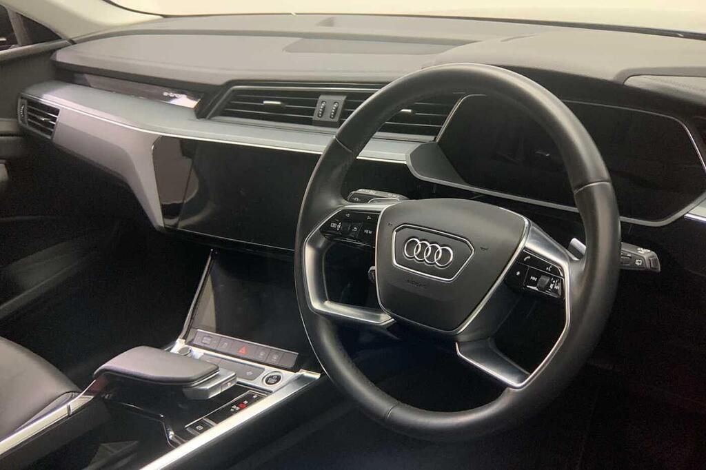 Used Audi e-tron 2022 for sale - 77920399: Photo 4