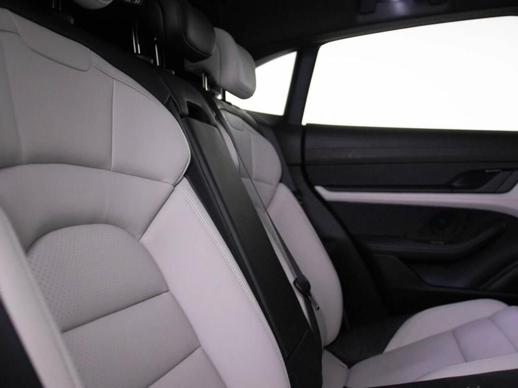 Used Porsche Taycan 2023 for sale - 77936836: Photo 16