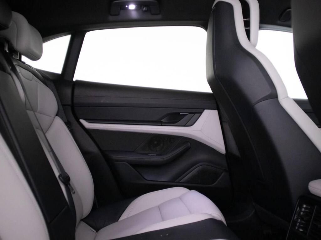 Used Porsche Taycan 2023 for sale - 77936836: Photo 8