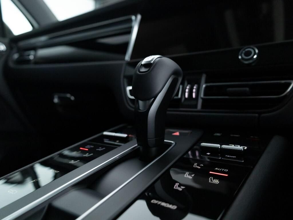 Used Porsche Macan 2023 for sale - 77841352: Photo 10