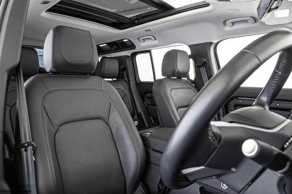 Used Land Rover Defender 2023 for sale - 78172358: Photo 11