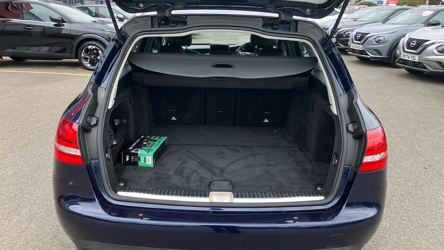 Used Mercedes-Benz C Class 2018 for sale - 78107239: Photo 4