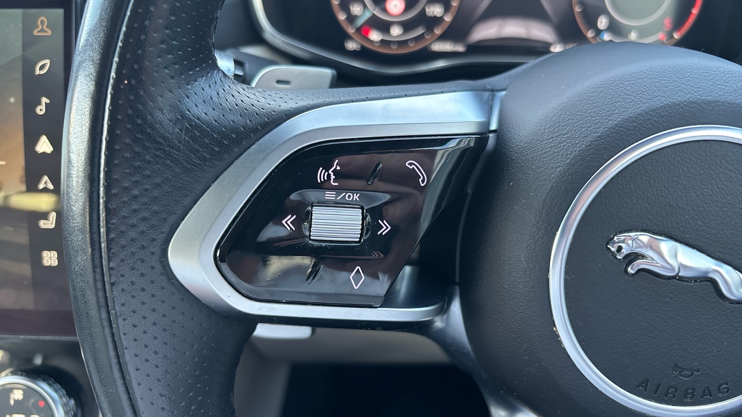 Used Jaguar F-Pace 2021 for sale - 76566152: Photo 22