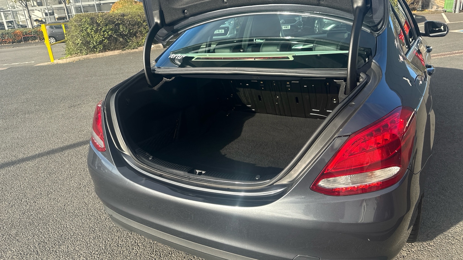 Used Mercedes-Benz C Class 2016 for sale - 76393415: Photo 4