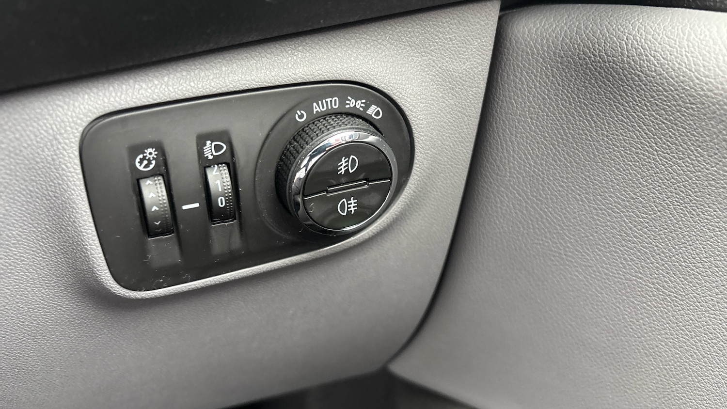 Used Vauxhall Corsa 2015 for sale - 76766852: Photo 25