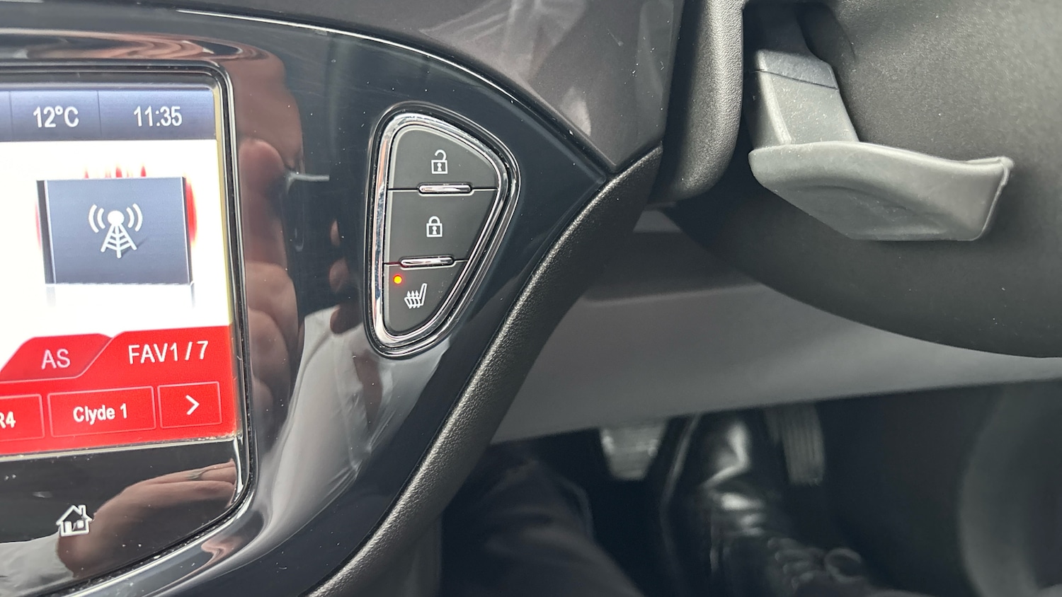 Used Vauxhall Corsa 2015 for sale - 76766852: Photo 31