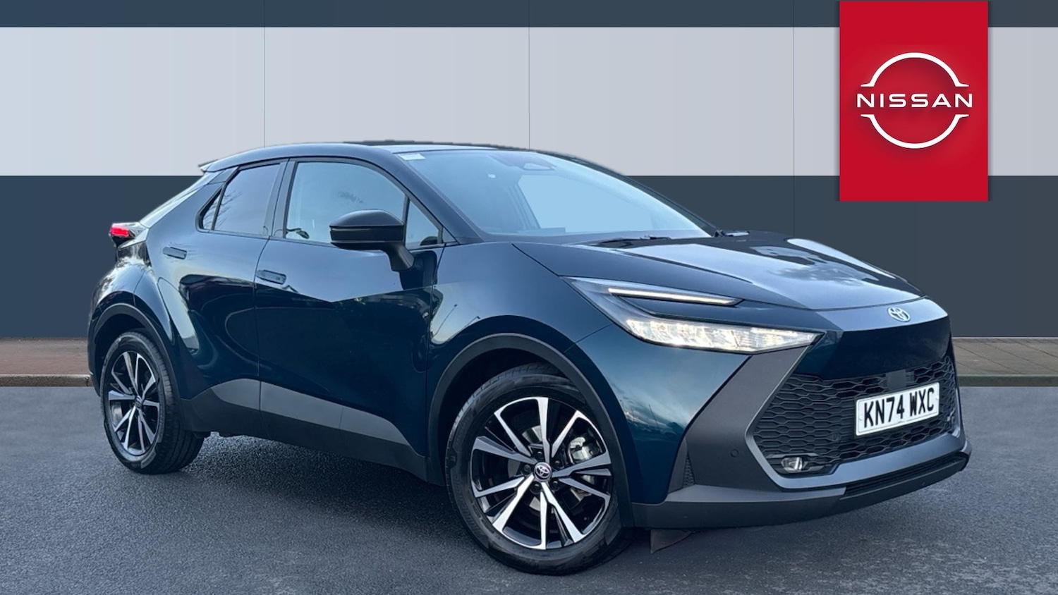 Used Toyota C-HR 2024 for sale - 76782496: Photo 1