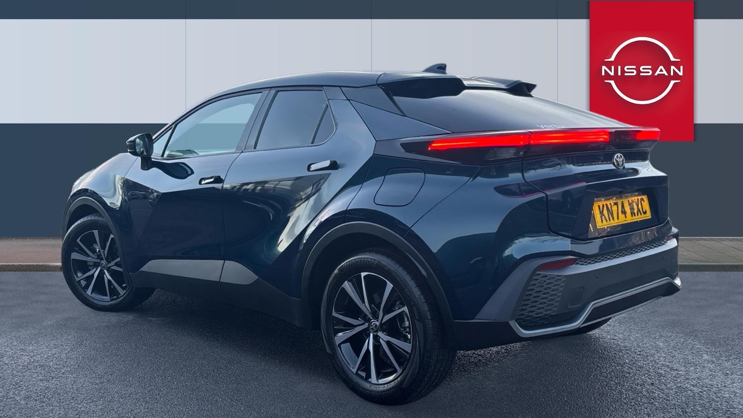 Used Toyota C-HR 2024 for sale - 76782496: Photo 2