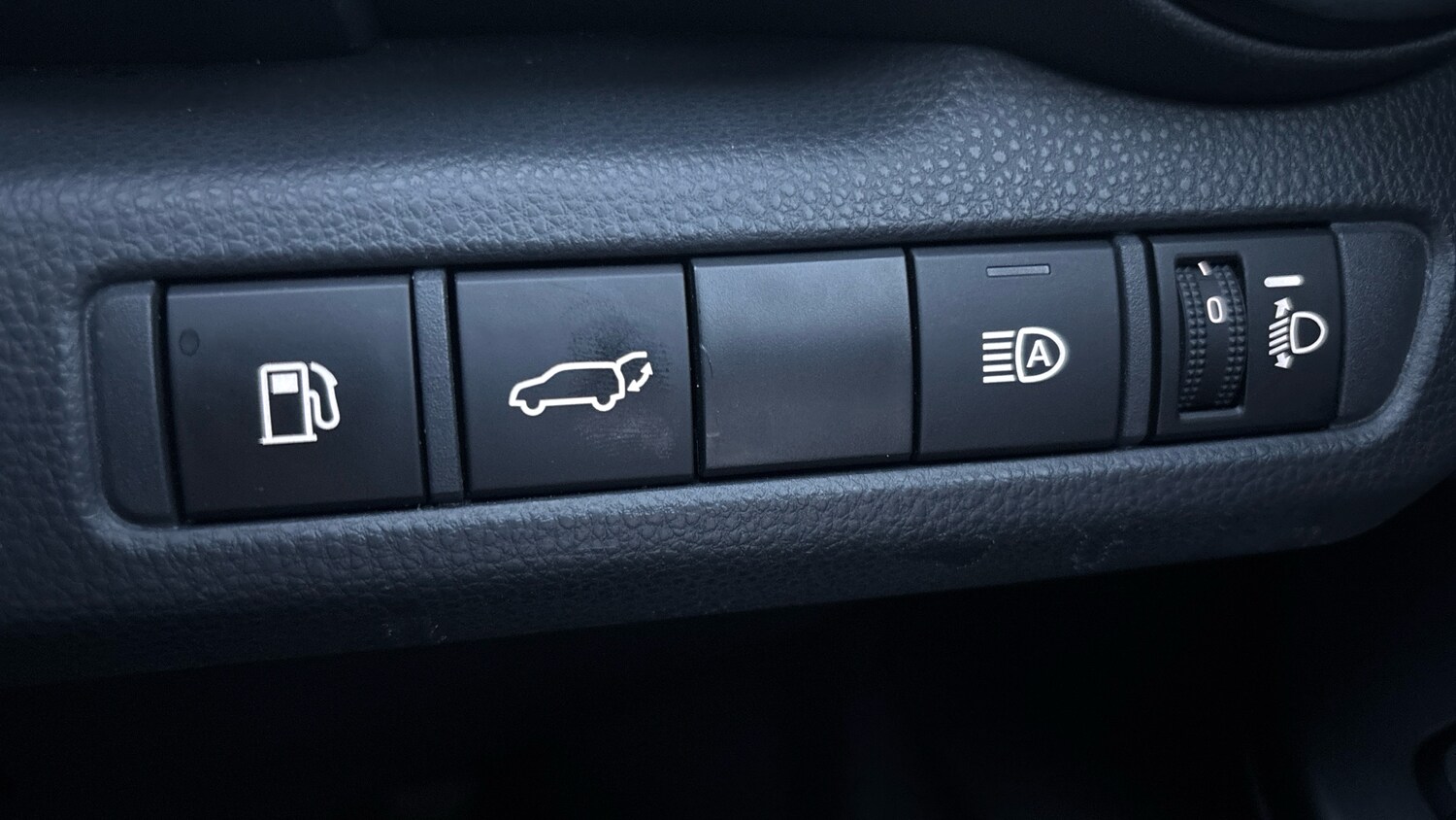 Used Toyota C-HR 2024 for sale - 76782496: Photo 25