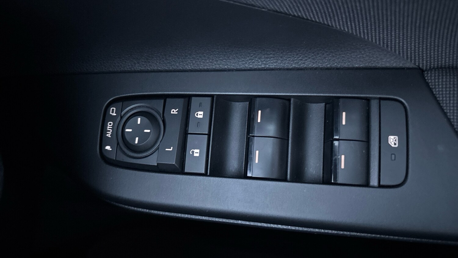 Used Toyota C-HR 2024 for sale - 76782496: Photo 26