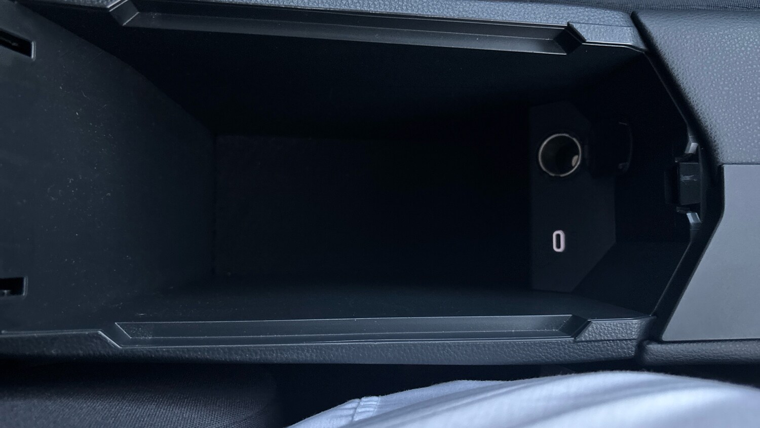 Used Toyota C-HR 2024 for sale - 76782496: Photo 28