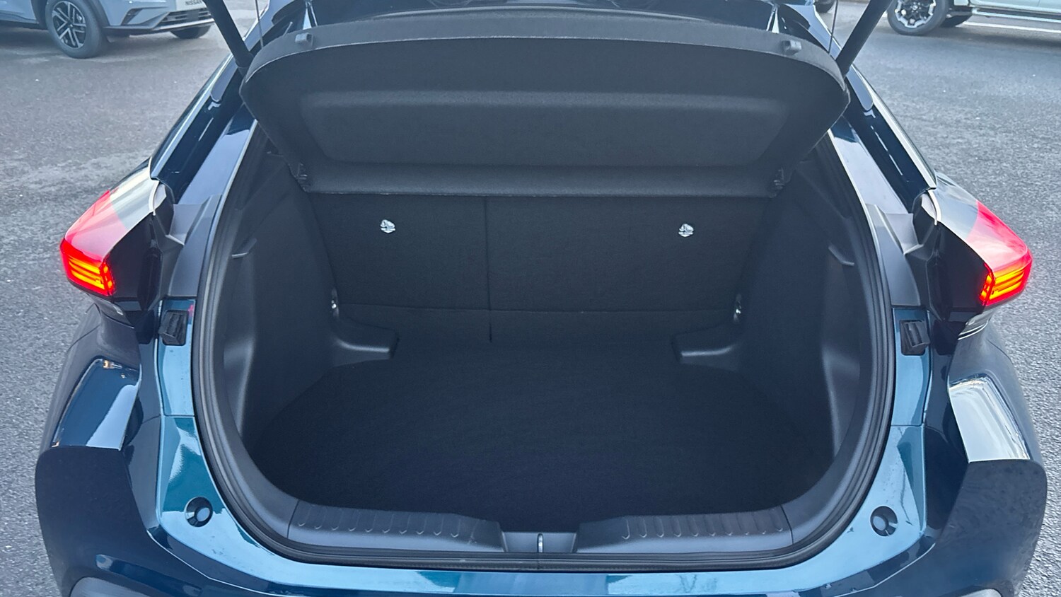 Used Toyota C-HR 2024 for sale - 76782496: Photo 4