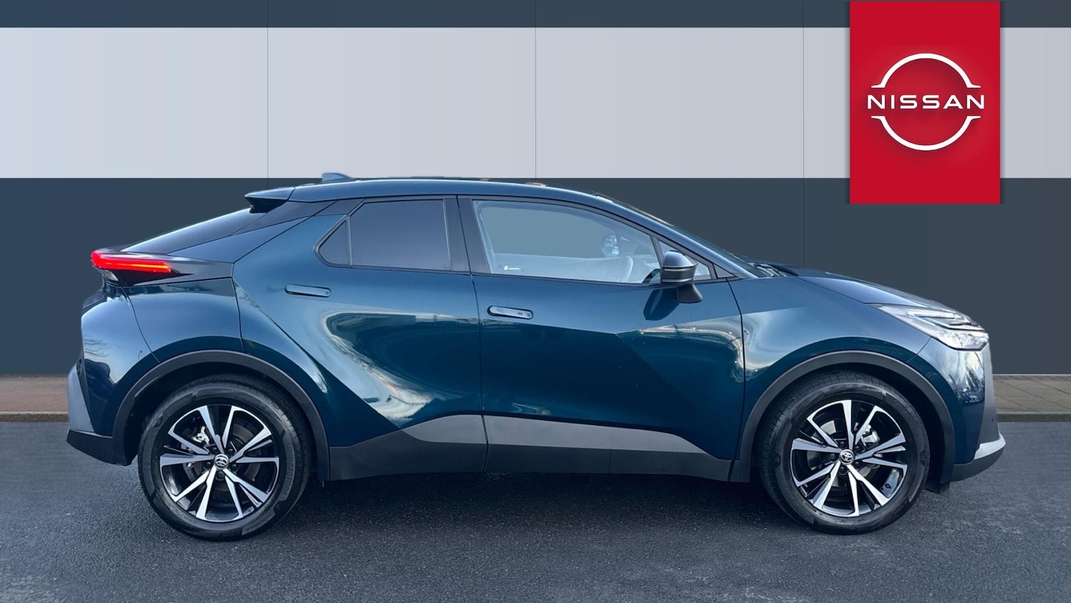 Used Toyota C-HR 2024 for sale - 76782496: Photo 5