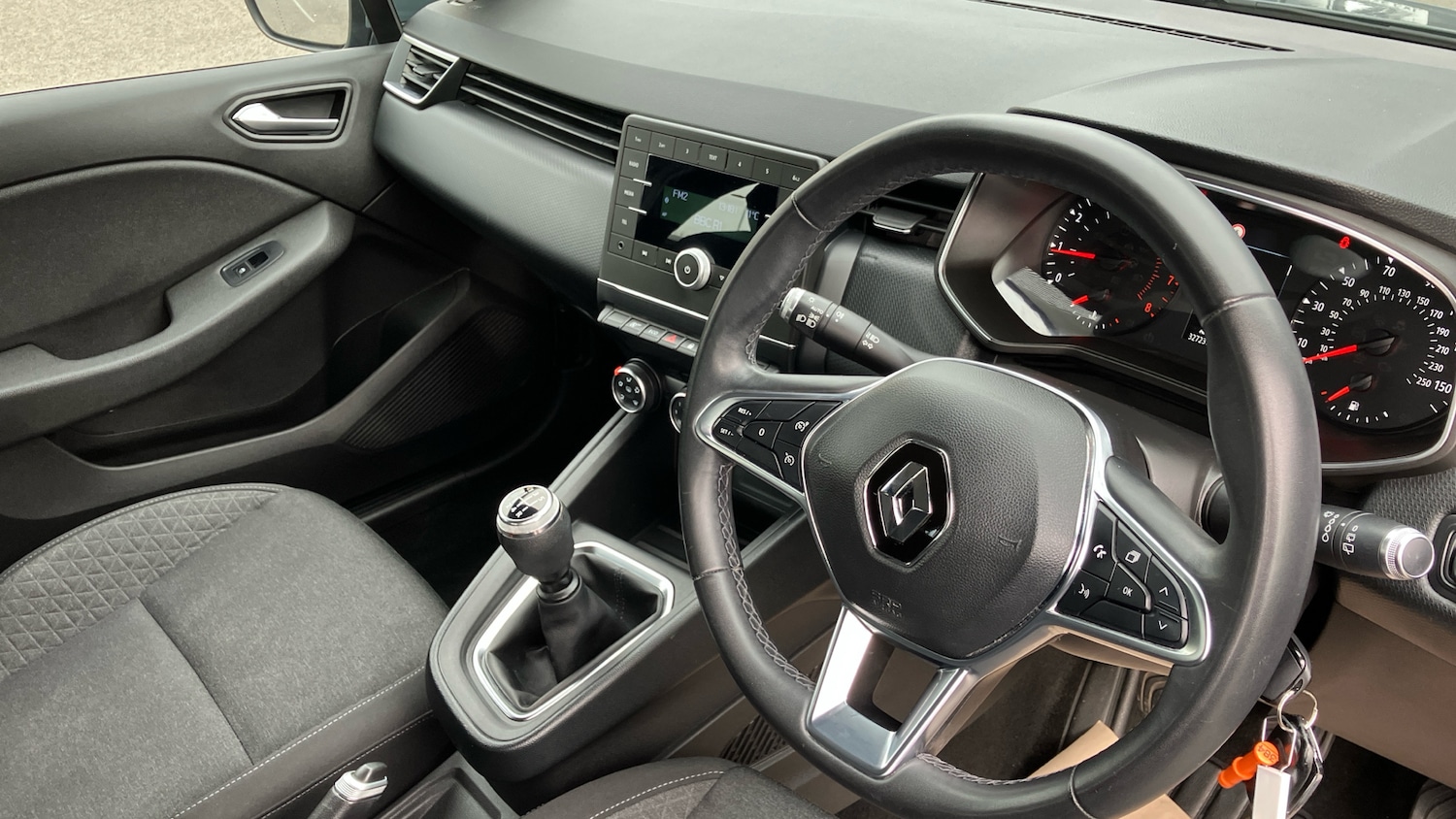 Used Renault Clio 2020 for sale - 76426233: Photo 11