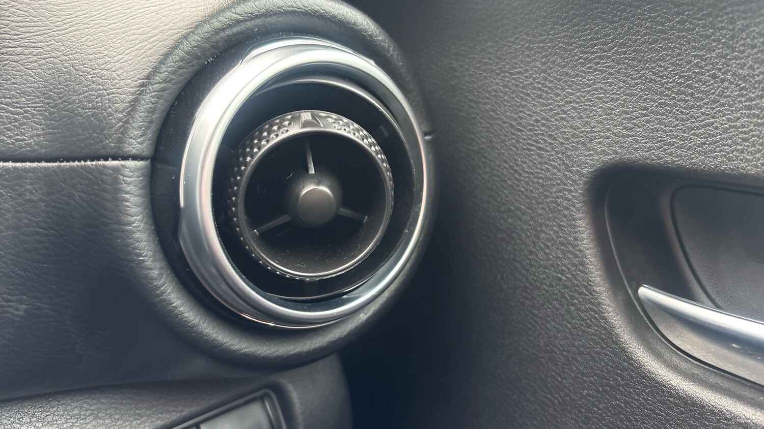Used Nissan Juke 2024 for sale - 76343904: Photo 29