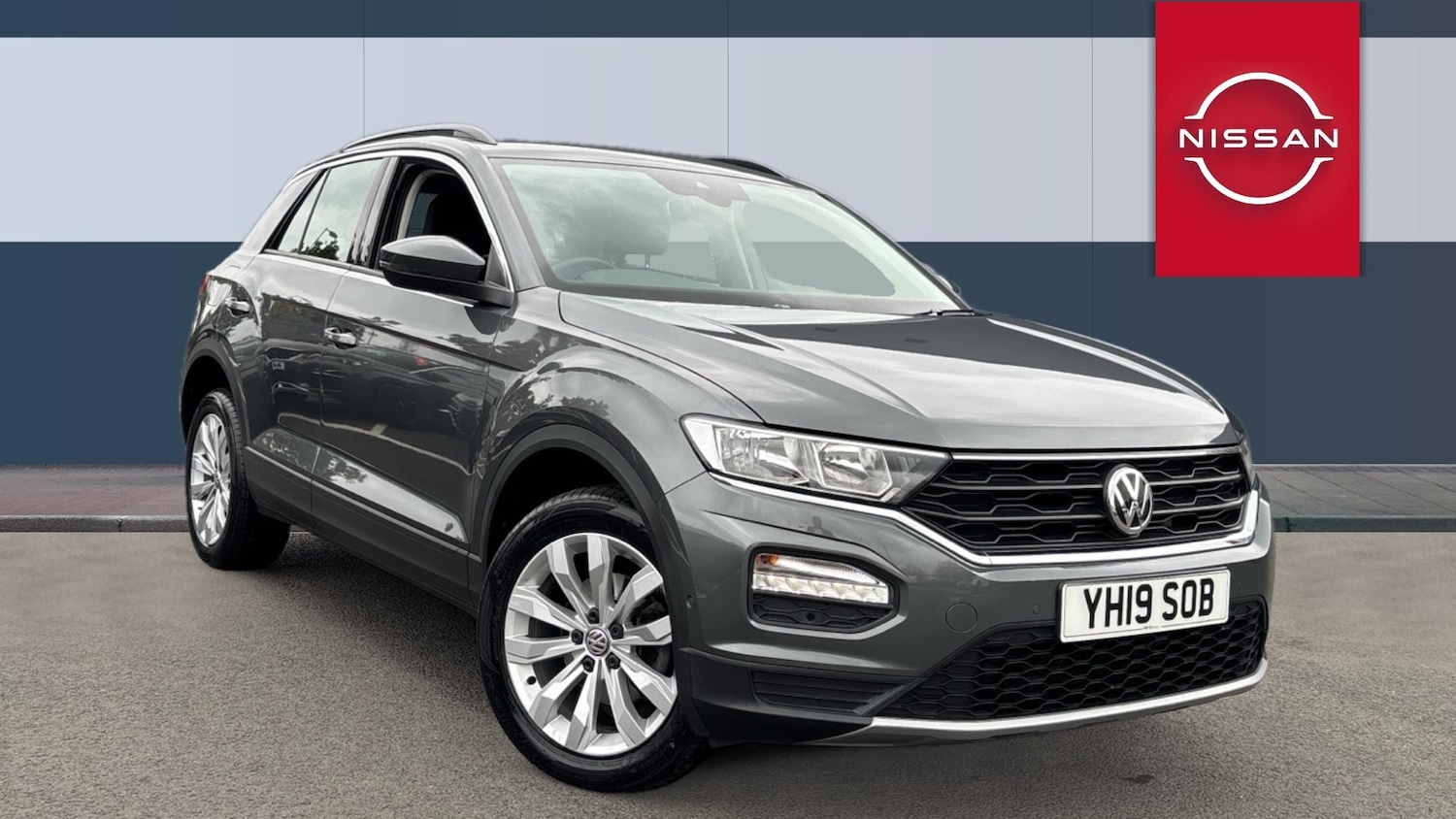Used Volkswagen T-Roc 2019 for sale - 76299283: Photo 1