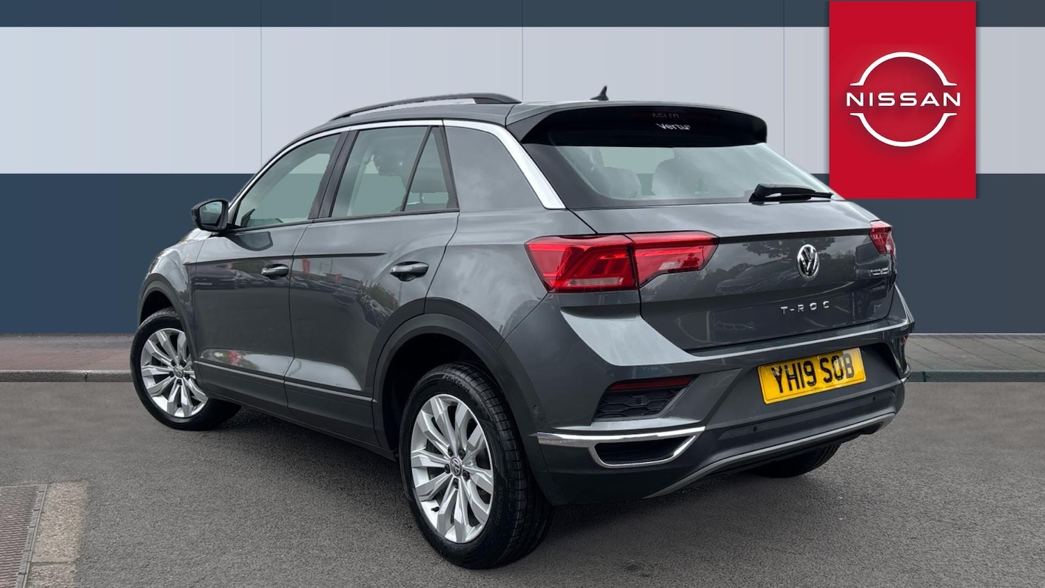 Used Volkswagen T-Roc 2019 for sale - 76299283: Photo 2