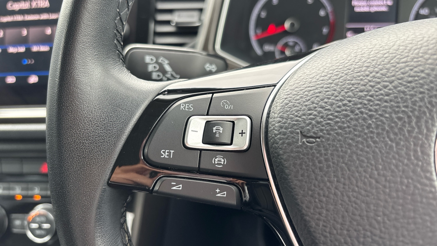 Used Volkswagen T-Roc 2019 for sale - 76299283: Photo 23