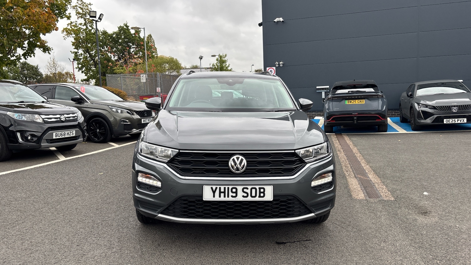 Used Volkswagen T-Roc 2019 for sale - 76299283: Photo 8