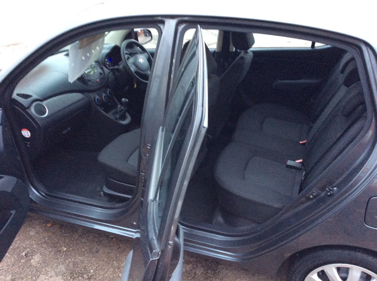 Used Hyundai i10 2011 for sale - 76595256: Photo 8