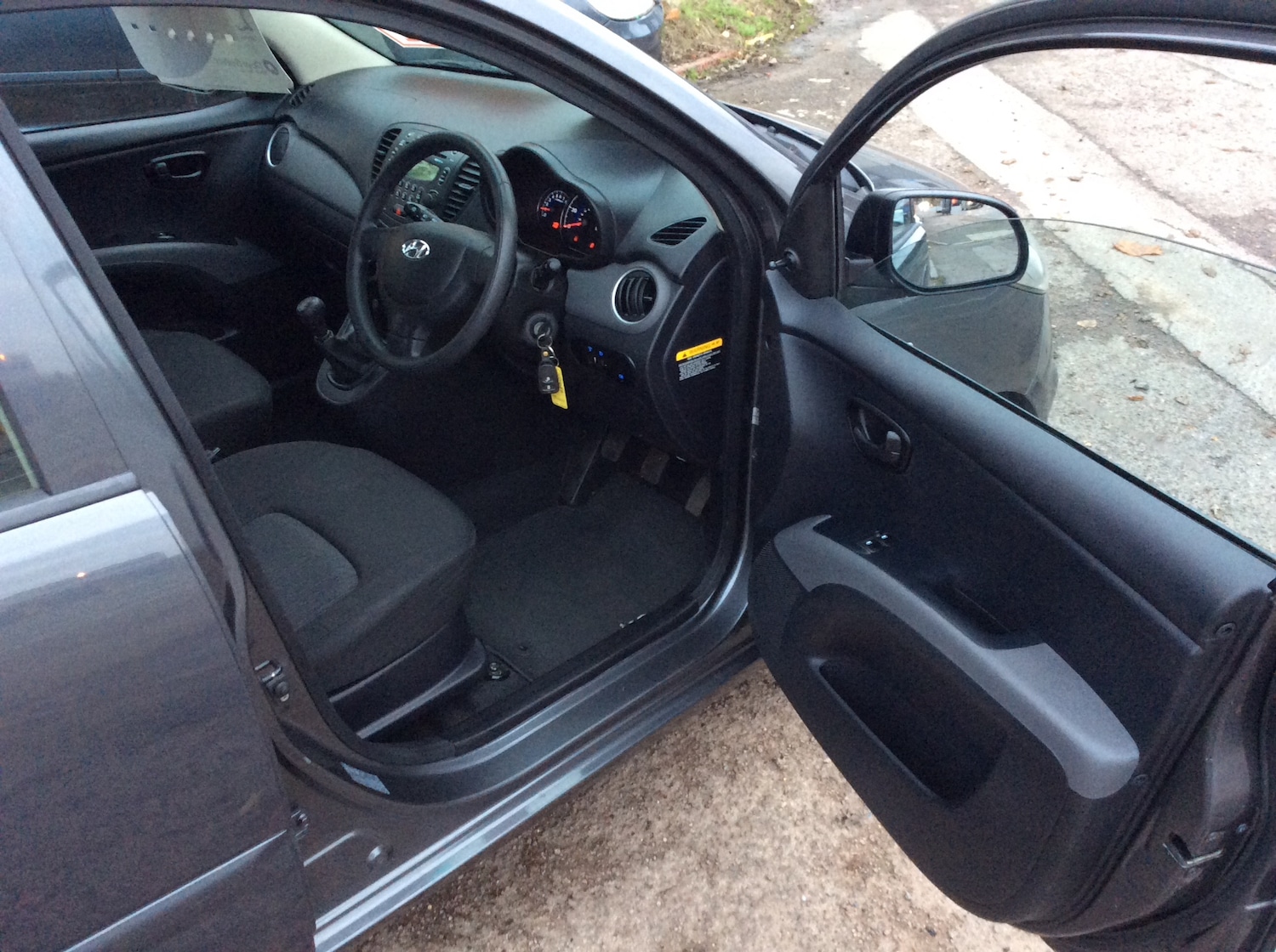 Used Hyundai i10 2011 for sale - 76595256: Photo 9