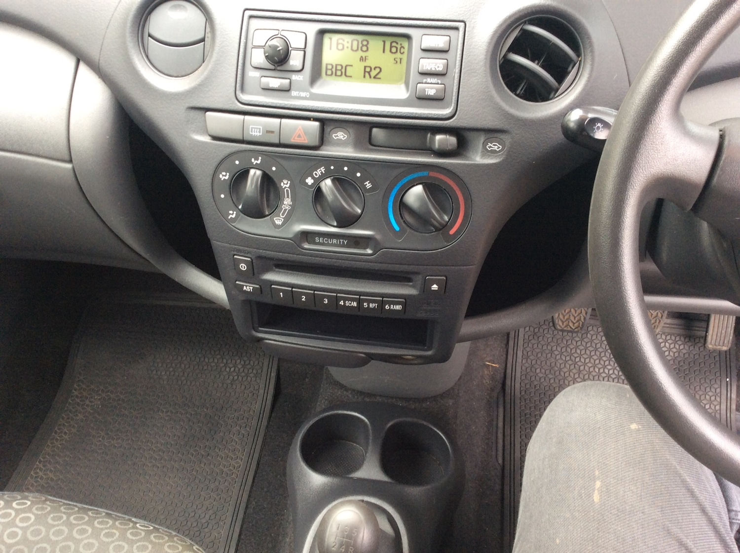 Used Toyota Yaris 2004 for sale - 77981189: Photo 10