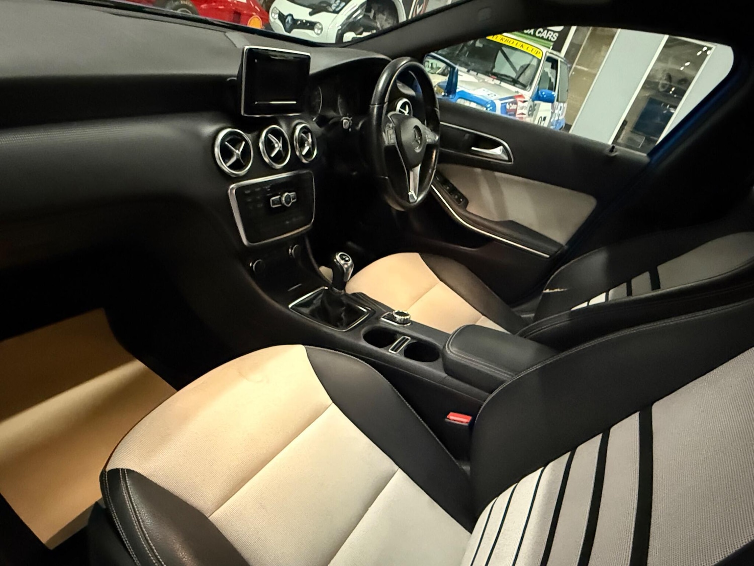 Used Mercedes-Benz A-Class 2015 for sale - 77156139: Photo 11