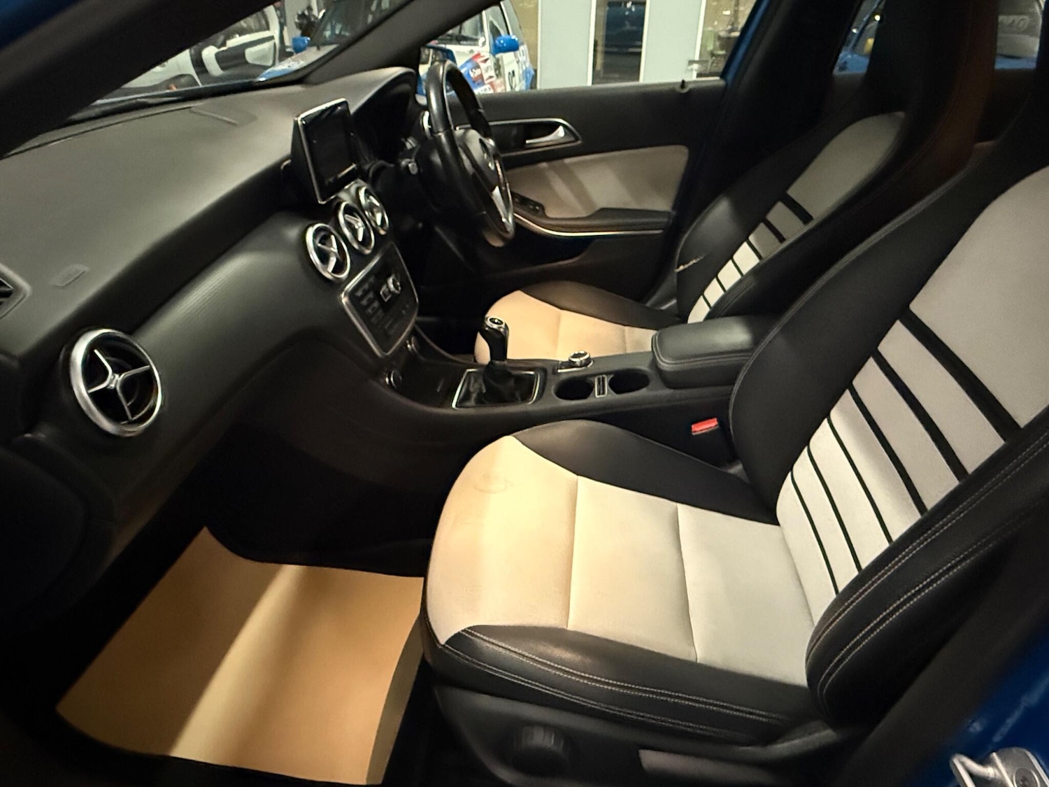 Used Mercedes-Benz A-Class 2015 for sale - 77156139: Photo 2