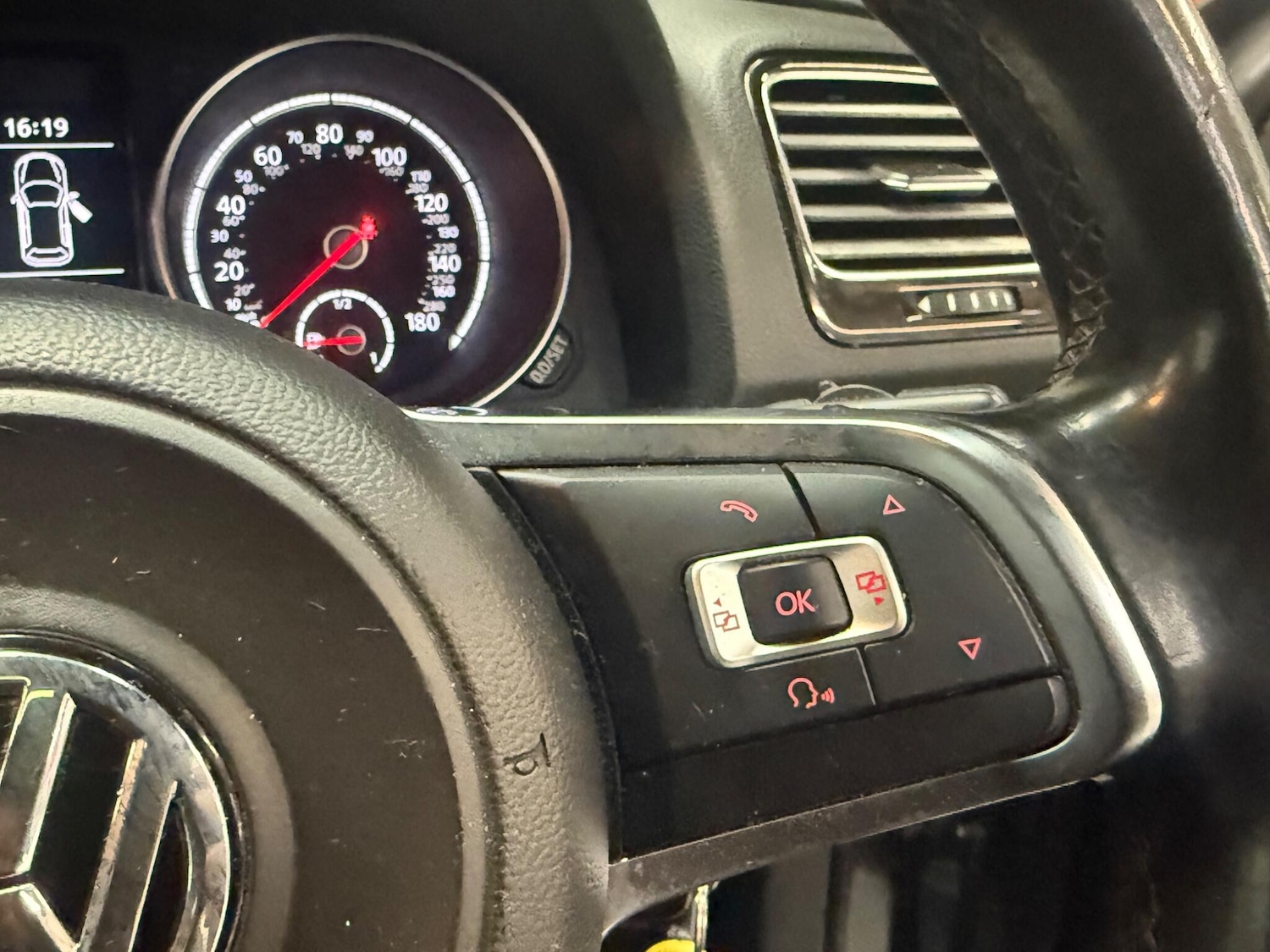 Used Volkswagen Scirocco 2015 for sale - 77893082: Photo 25