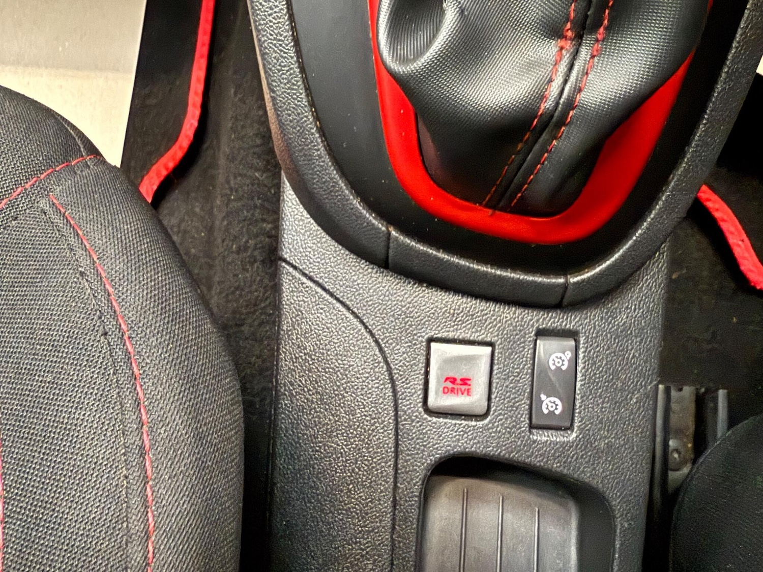 Used Renault Clio 2015 for sale - 76153174: Photo 28