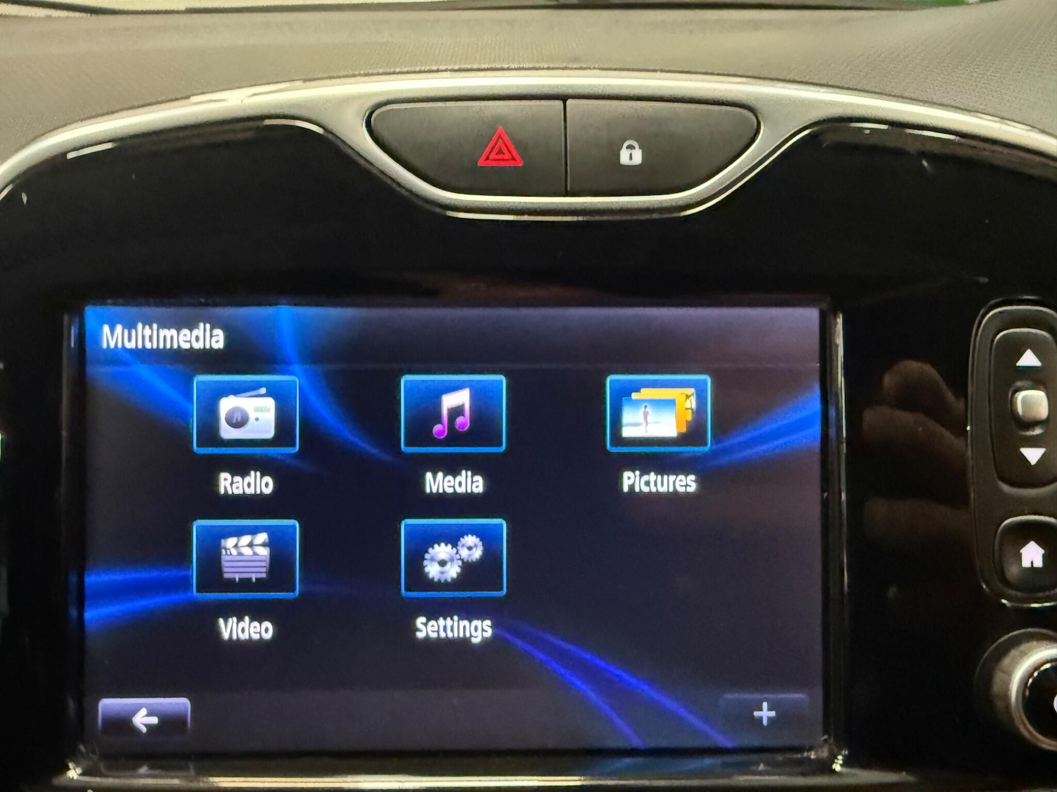 Used Renault Clio 2015 for sale - 76153174: Photo 31
