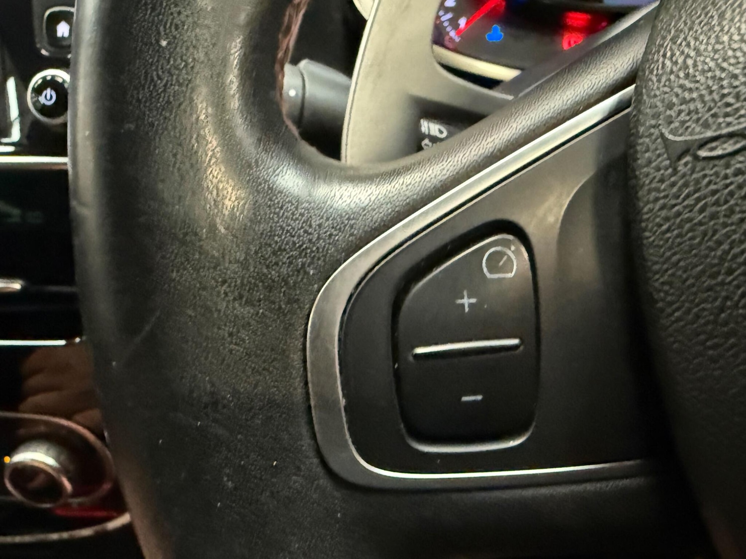 Used Renault Clio 2015 for sale - 76153174: Photo 32