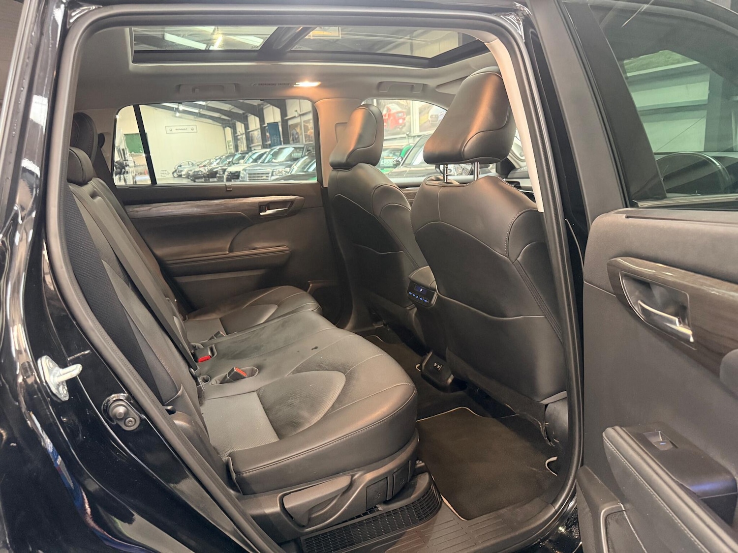 Used Toyota Highlander 2021 for sale - 76765304: Photo 16