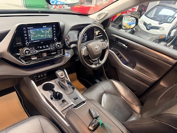 Used Toyota Highlander 2021 for sale - 76765304: Photo