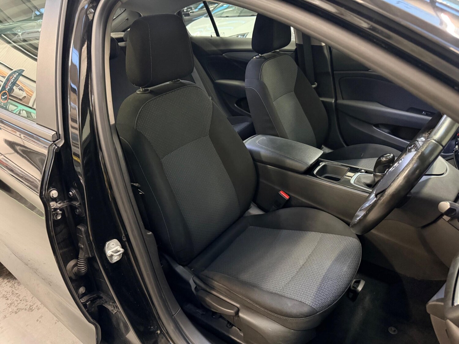 Used Vauxhall Insignia 2017 for sale - 77838800: Photo 28