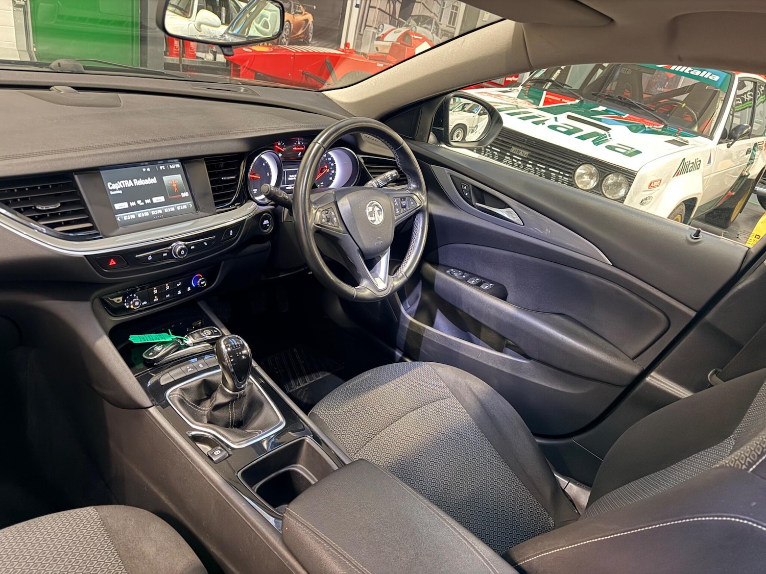 Used Vauxhall Insignia 2017 for sale - 77838800: Photo 3