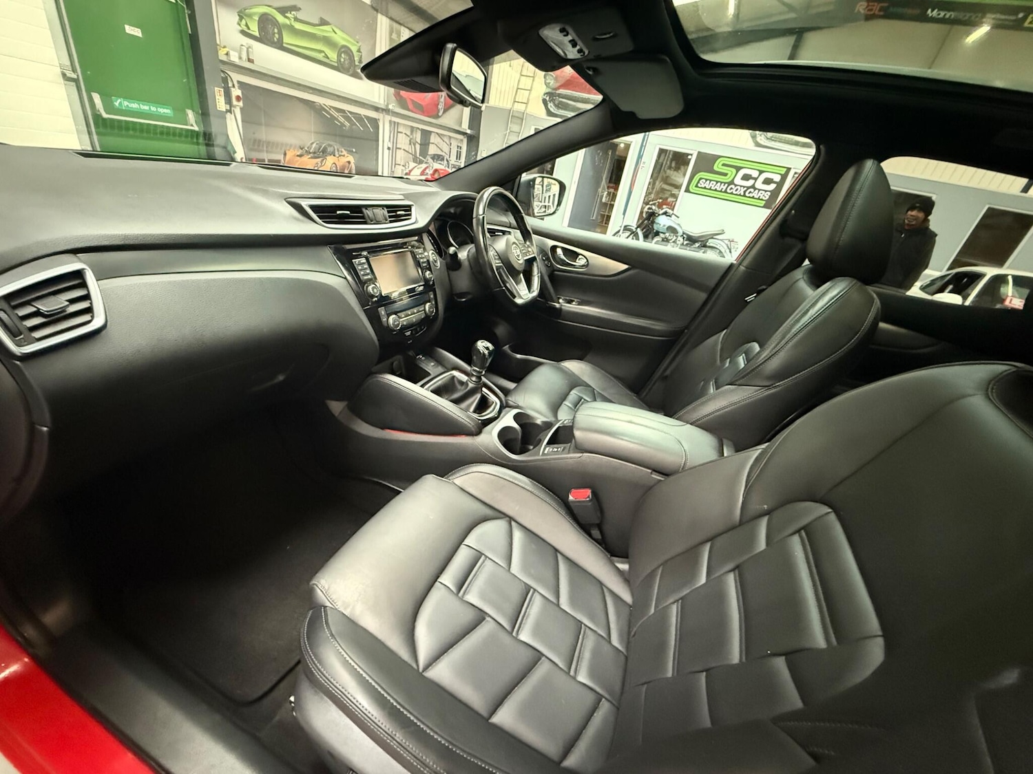 Used Nissan Qashqai 2017 for sale - 78100143: Photo 2