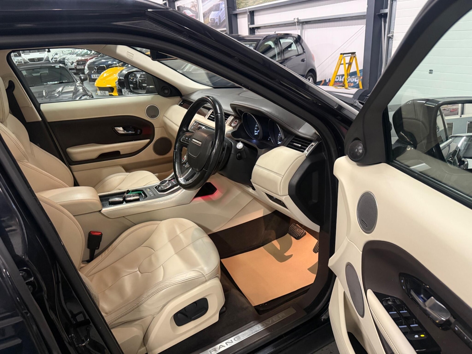 Used Land Rover Range Rover Evoque 2011 for sale - 76457676: Photo 12