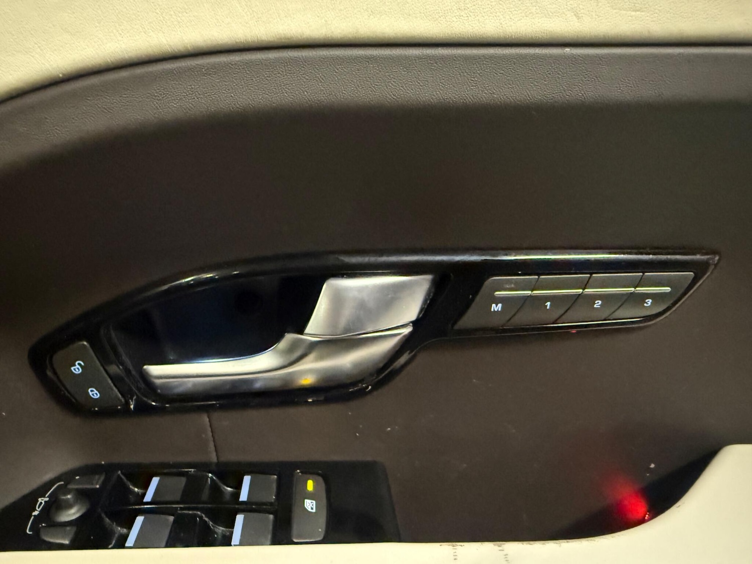 Used Land Rover Range Rover Evoque 2011 for sale - 76457676: Photo 32