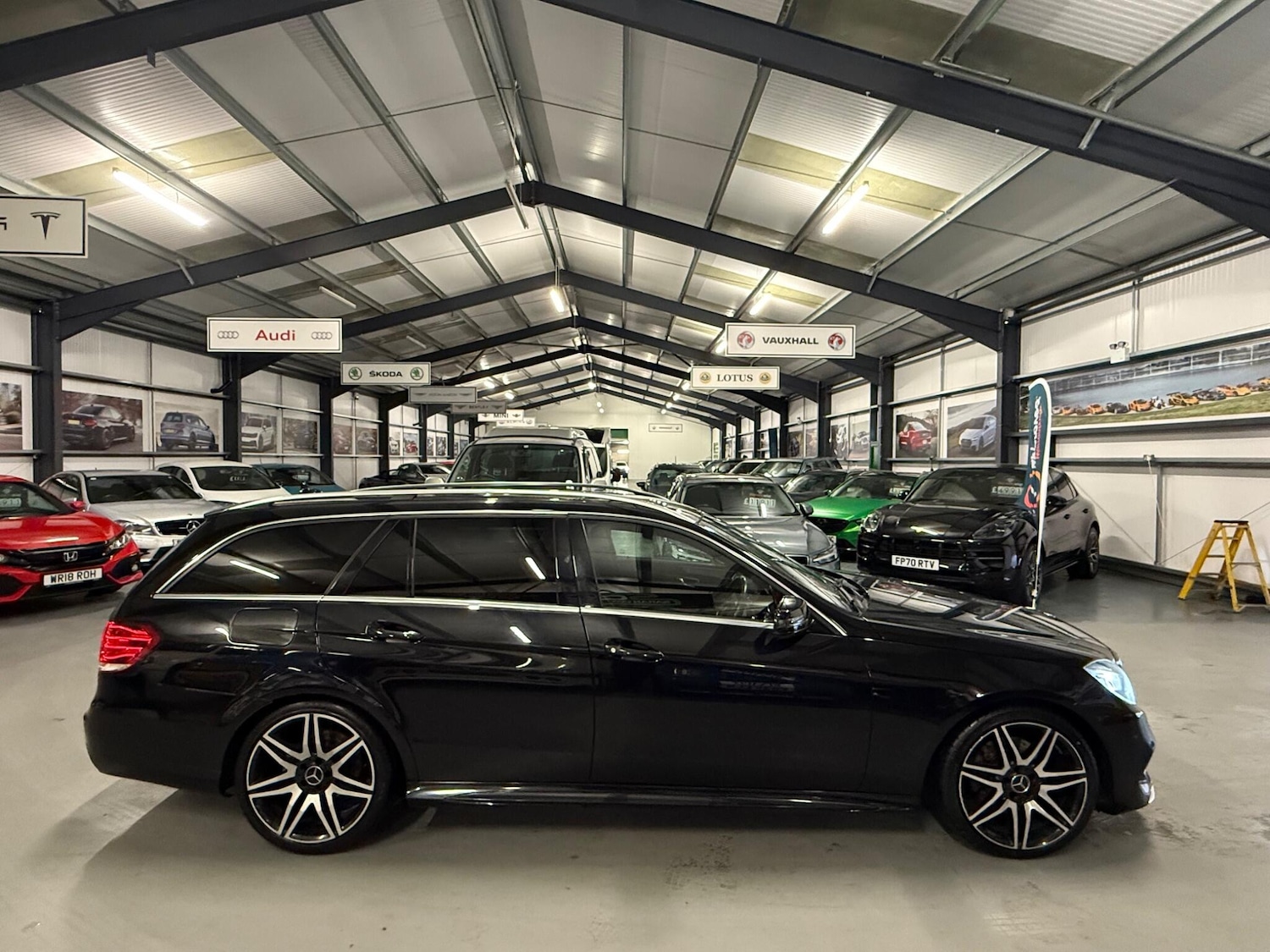 Used Mercedes-Benz E Class 2013 for sale - 76752604: Photo 38