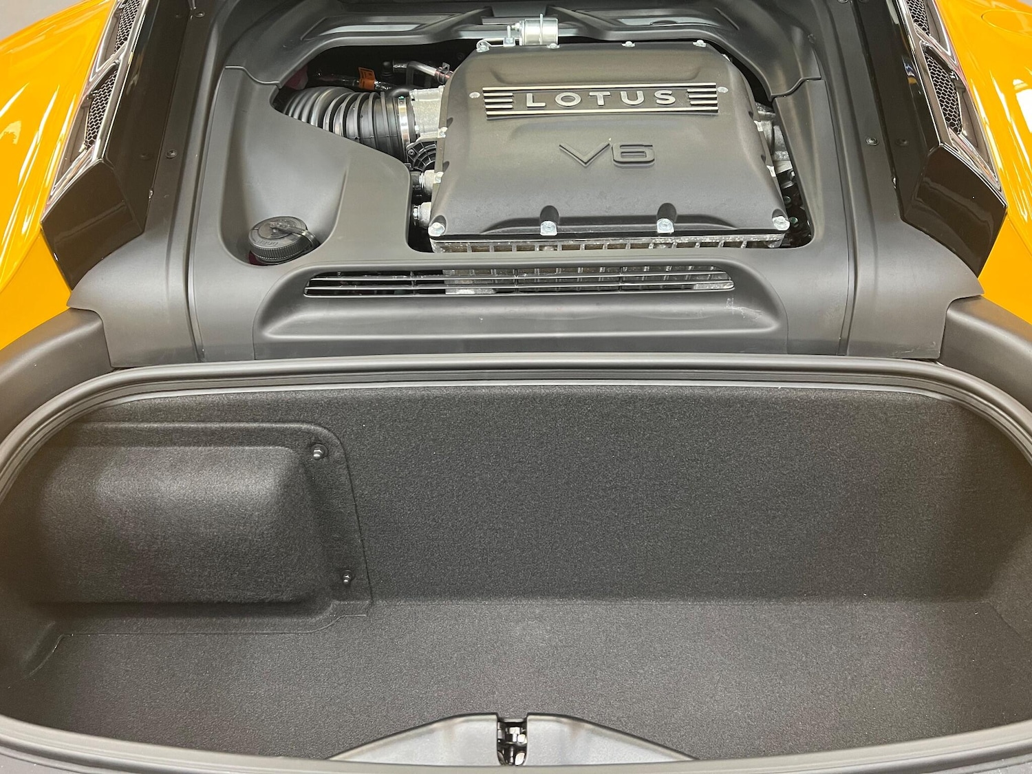 Used Lotus Emira for sale - 76644717: Photo 24