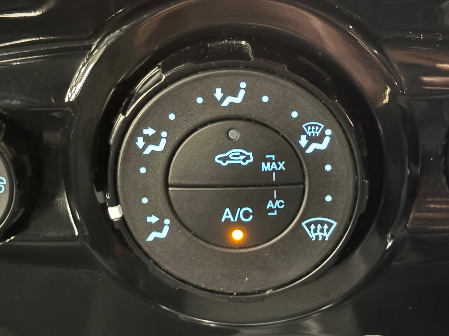 Used Ford Fiesta 2013 for sale - 76085300: Photo 21