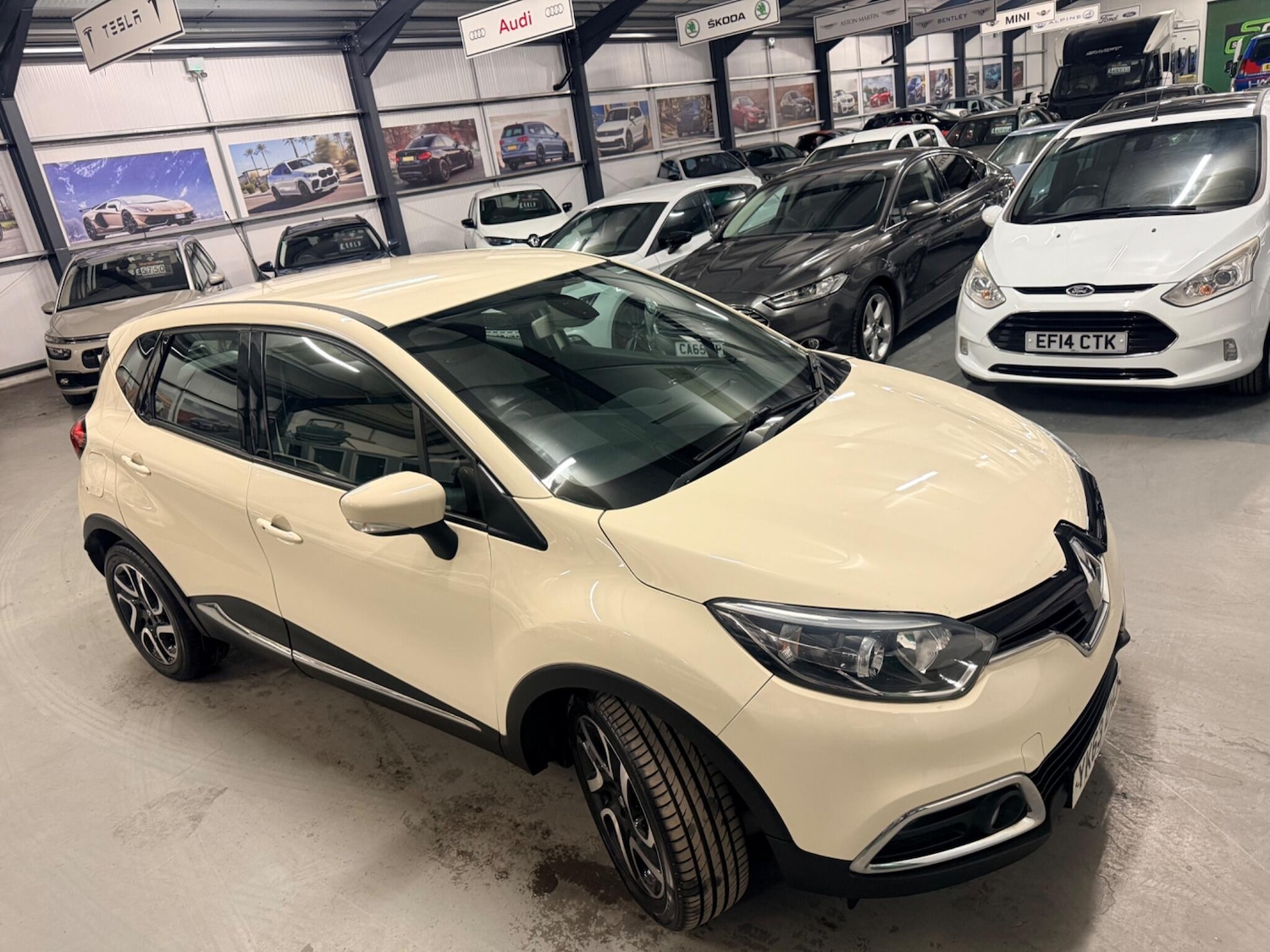 Used Renault Captur 2013 for sale - 77585926: Photo 2