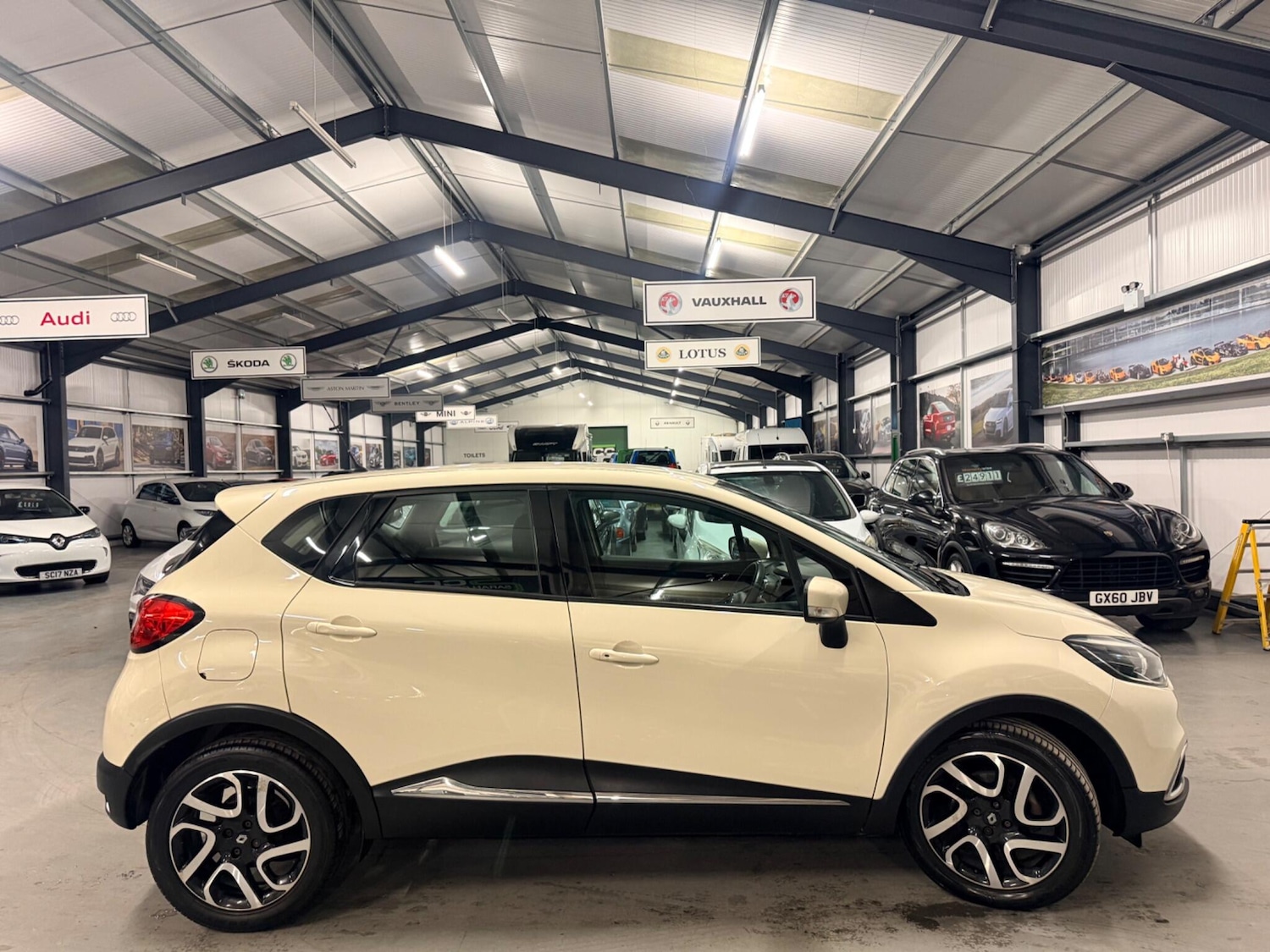 Used Renault Captur 2013 for sale - 77585926: Photo 9