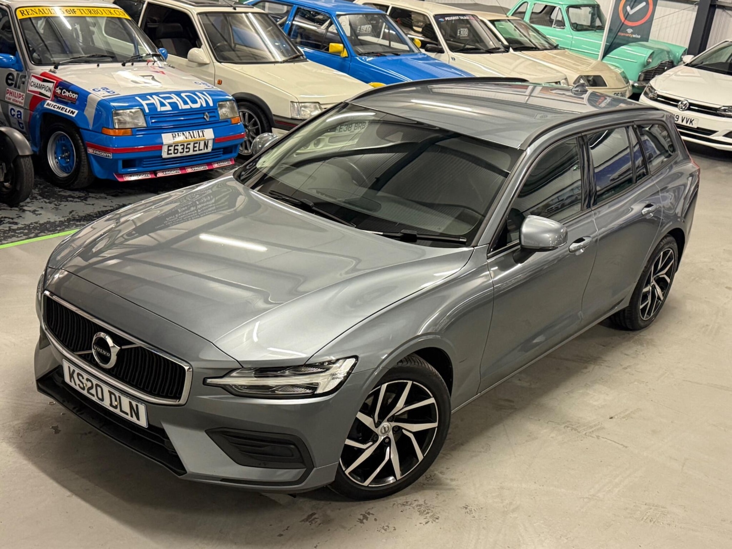 Used Volvo V60 2020 for sale - 76742664: Photo 1