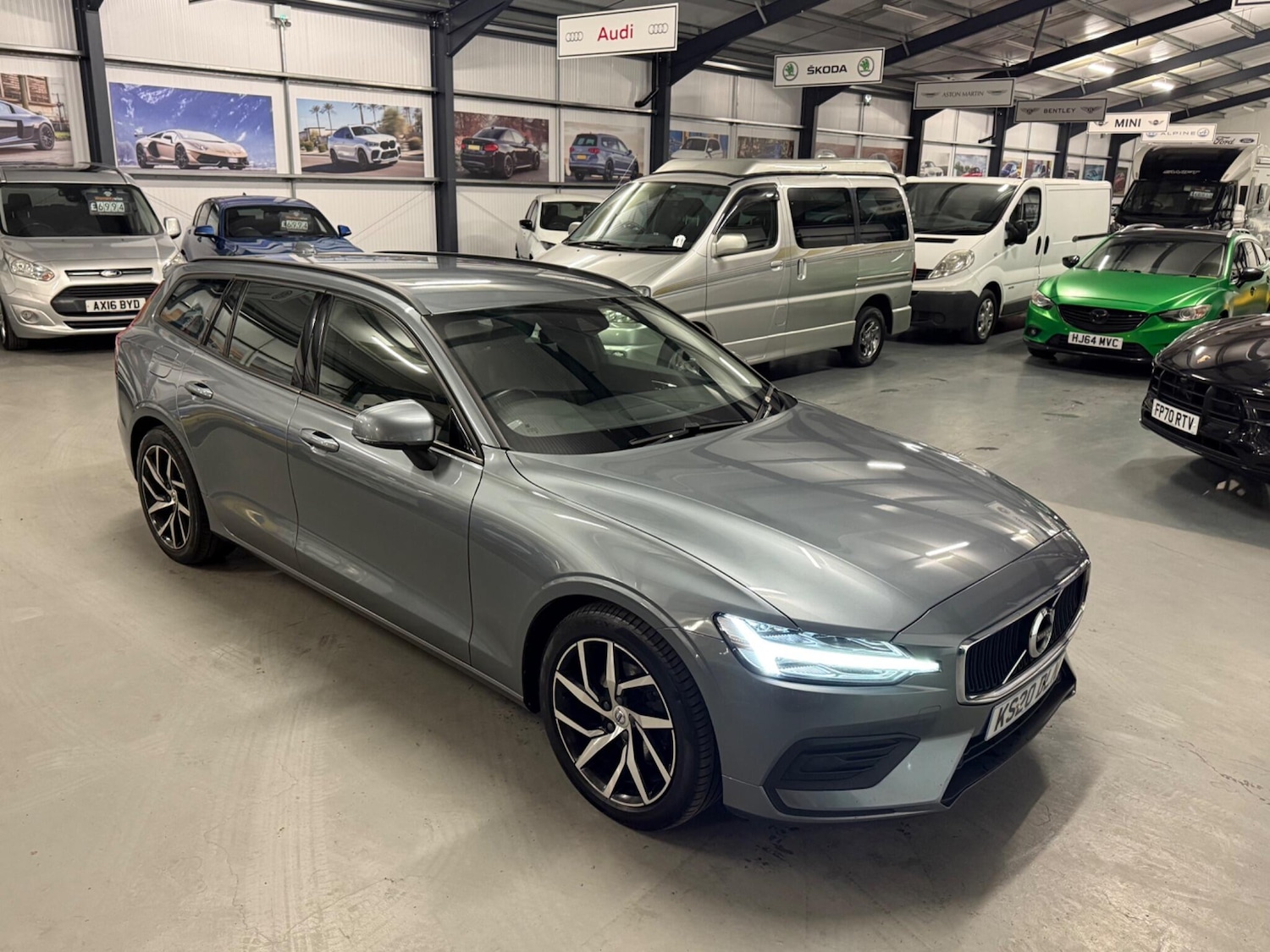 Used Volvo V60 2020 for sale - 76742664: Photo 3