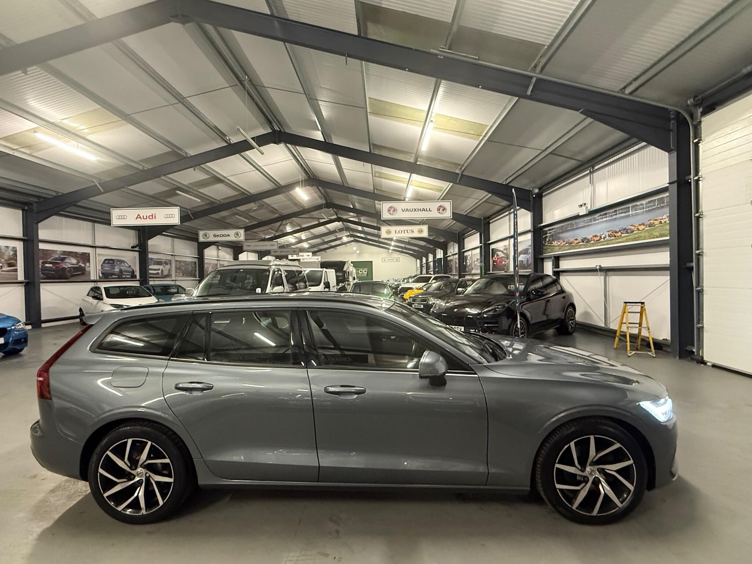 Used Volvo V60 2020 for sale - 76742664: Photo 33