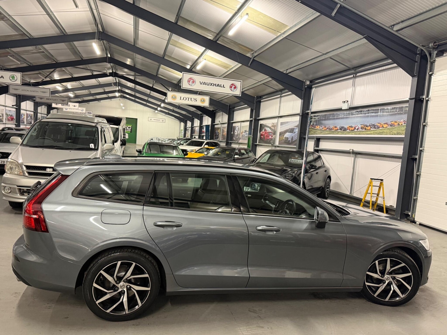 Used Volvo V60 2020 for sale - 76742664: Photo 9